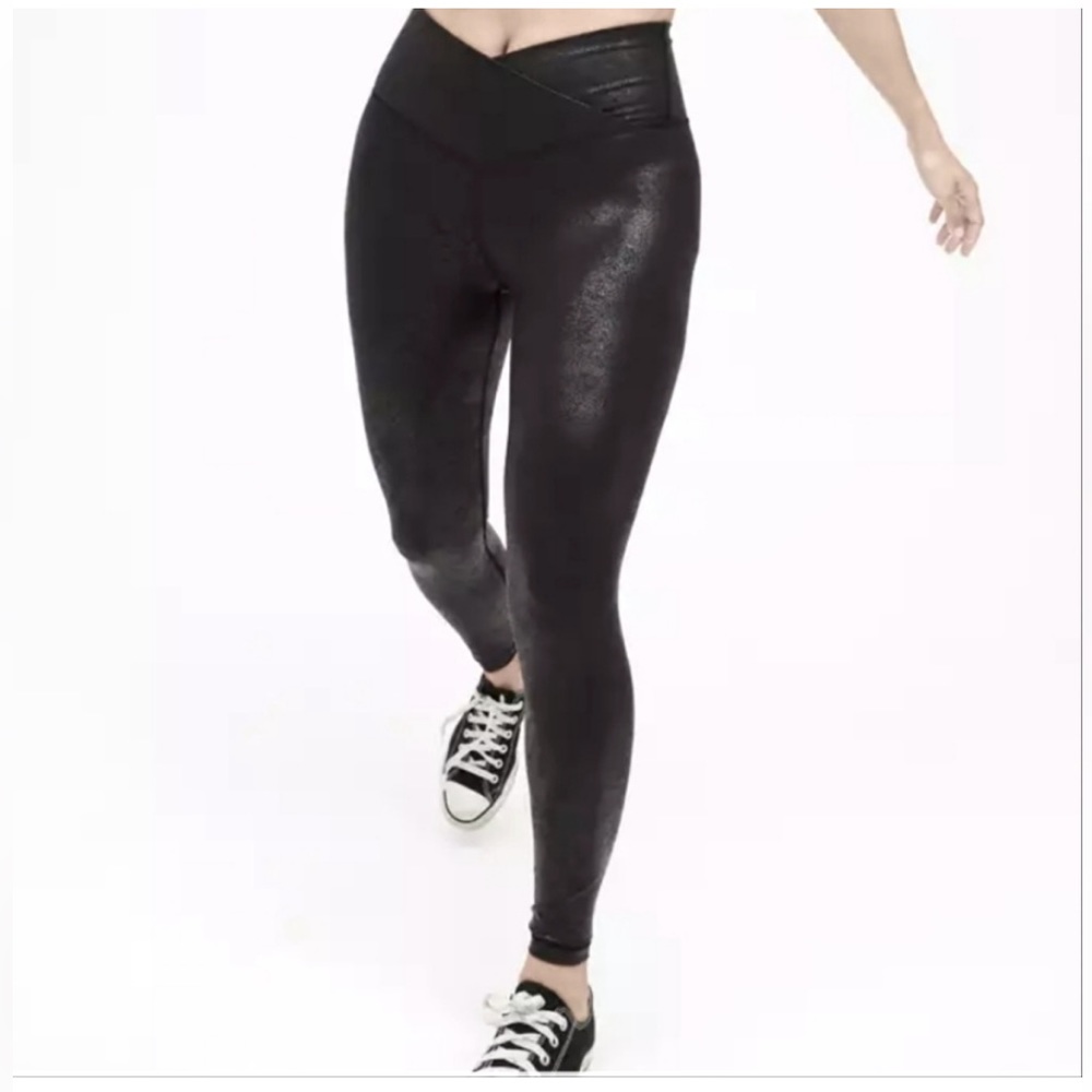 #34- Aerie American Eagle black crossover high waisted yoga pants small